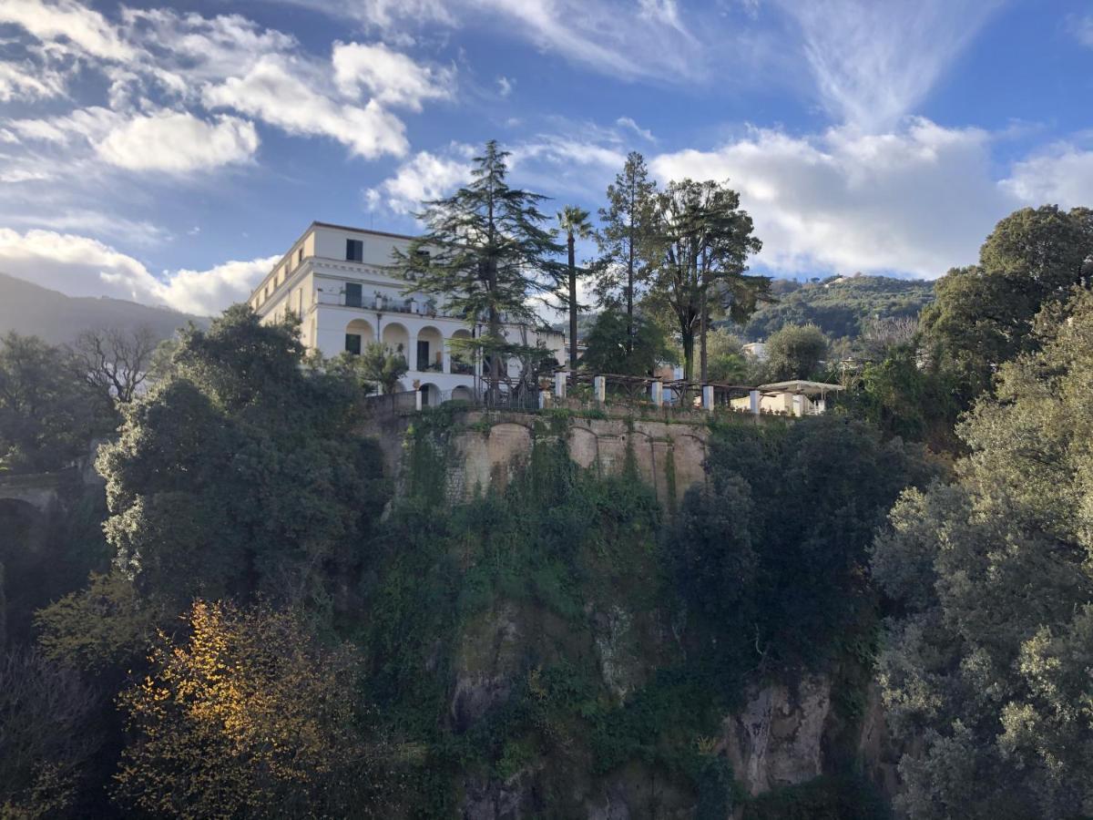 Готель Relais La Rupe Сорренто Екстер'єр фото